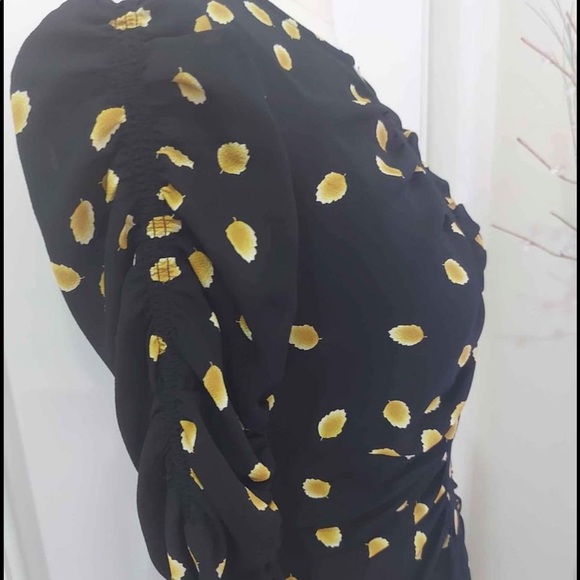 🎈🧨💗Host Pick ☄️🧨 Gorgeous Country Road ruched patterned pencil dress - Picture 5 of 9